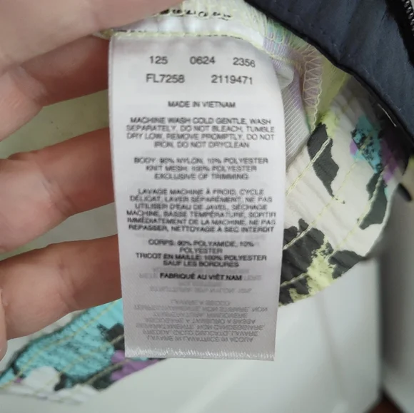 ~~COLUMBIA🩵PFG Windbreaker~~ - Picture 10 of 16